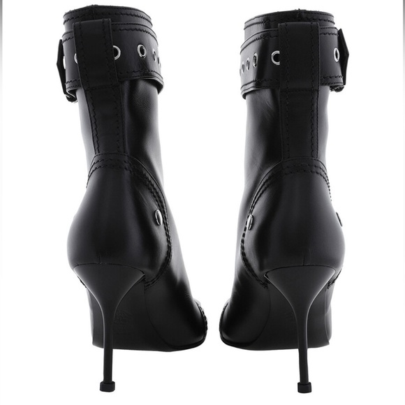 ALEXANDER MCQUEEN
Black leather ankle boots
Women’s size 9 US - Picture 3 of 14